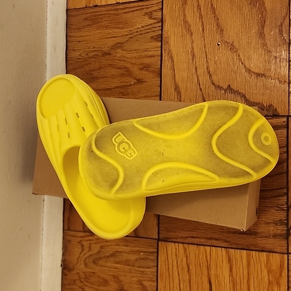 UGG FOAMO Slide - Picture 6 of 7